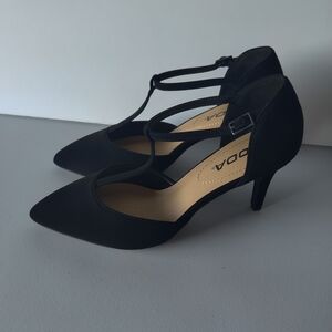 Soda Bahia NEW Pointed toe ankle strap Stiletto Black Heels Womens Size 7.5NIB